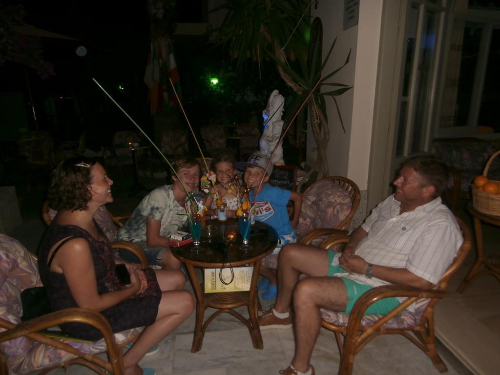 Harry'S Bar & Apartments 1 Acharavi  Dış mekan fotoğraf