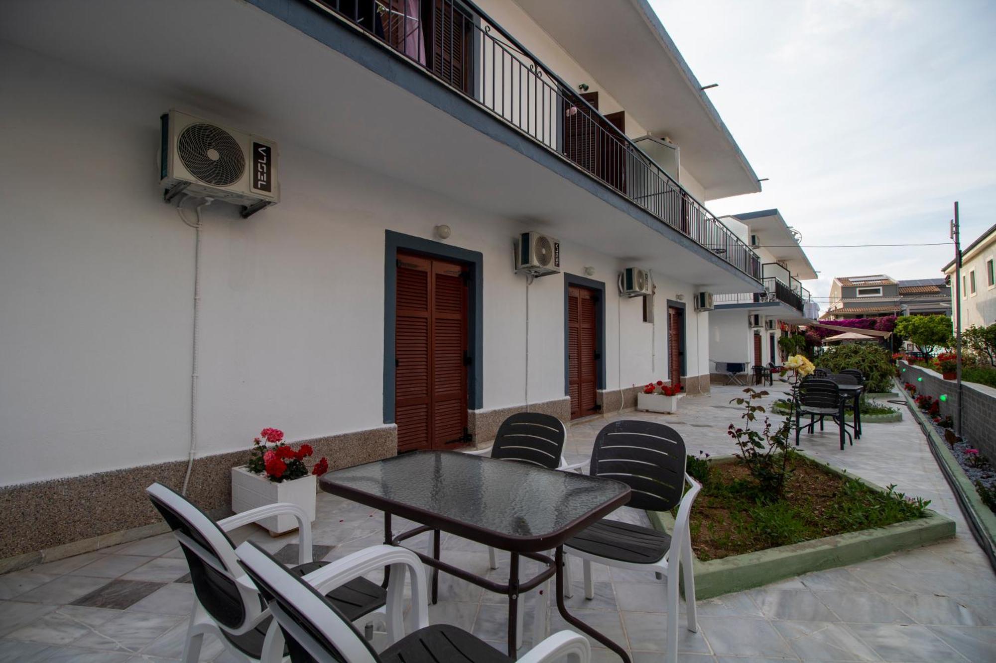 Harry'S Bar & Apartments 1 Acharavi  Dış mekan fotoğraf